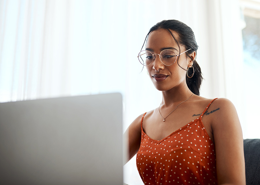 young egg donor on computer